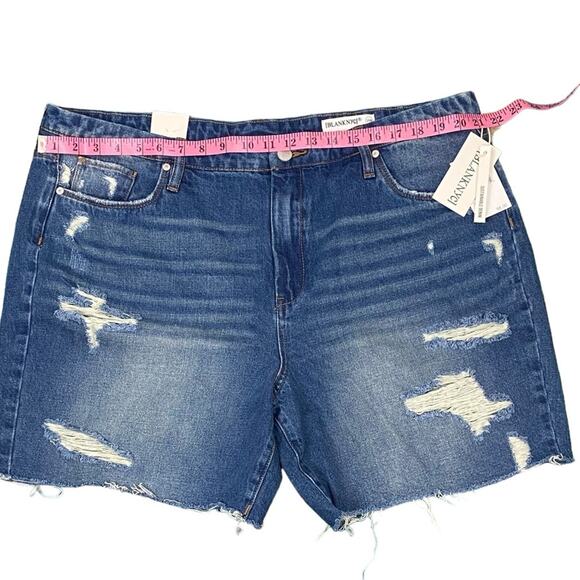 Blank NYC Women’s Plus Size Distressed Denim Shorts, NEW Size 20W - Picture 9 of 9